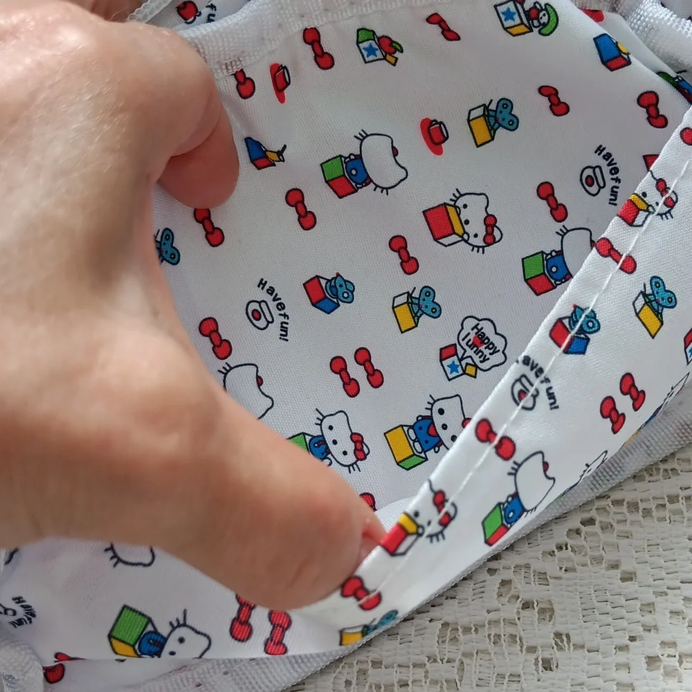 🆕️HELLO KITTY COSMETIC BAG WITH LINED INTERIOR WITH POCKET